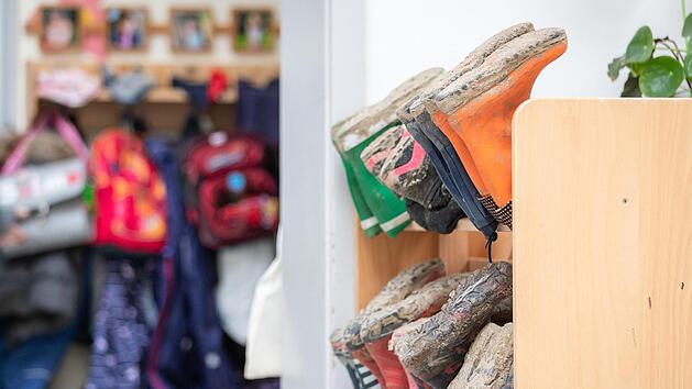 Schulen und Kindertagesst&auml;tten in Bayern sind ab Montag geschlossen. Nur noch Notf&auml;lle d&uuml;rfen dort betreut werden.  Symbolbild: Friso Gentsch/dpa