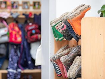Schulen und Kindertagesstätten in Bayern sind ab Montag geschlossen. Nur noch Notfälle dürfen dort betreut werden.  Symbolbild: Friso Gentsch/dpa