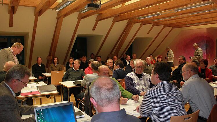 Im Untermerzbacher Kultursaal trafen sich die drei Gemeinderäte.