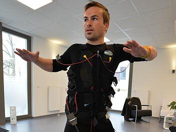 Sportredakteur Daniel Ruppert hat EMS getestet. Foto: Ronald Rinklef