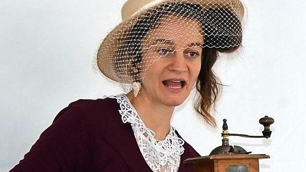 K&uuml;nstlerin Oni Maurer beim "hin & herzo"  Foto: Bernhard Panzer