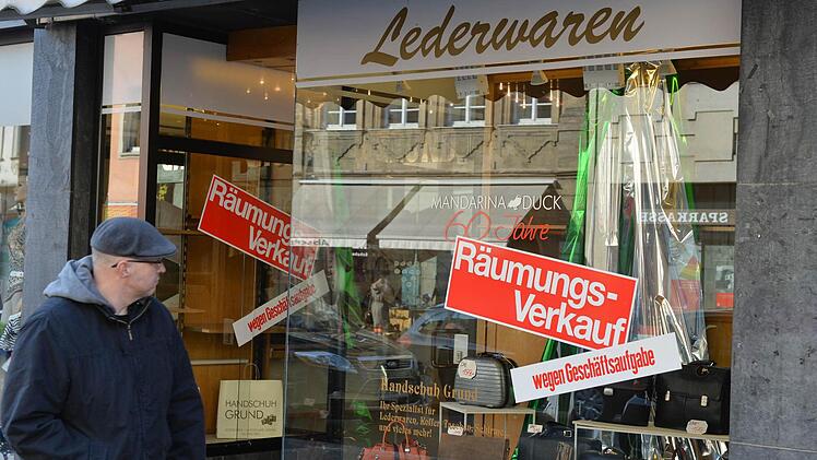 Aus gesundheitlichen und Altersgründen wird Handschuh Grund in der Langen Straße geschlossen.