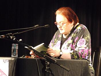 Das Literaturfest in Fürth wurde mit einer Autorenlesung von Natascha Wodin aus ihrem neuen Buch "Irgendwo in diesem Dunkel" eröffnet.                                           Foto: Mike Wuttke