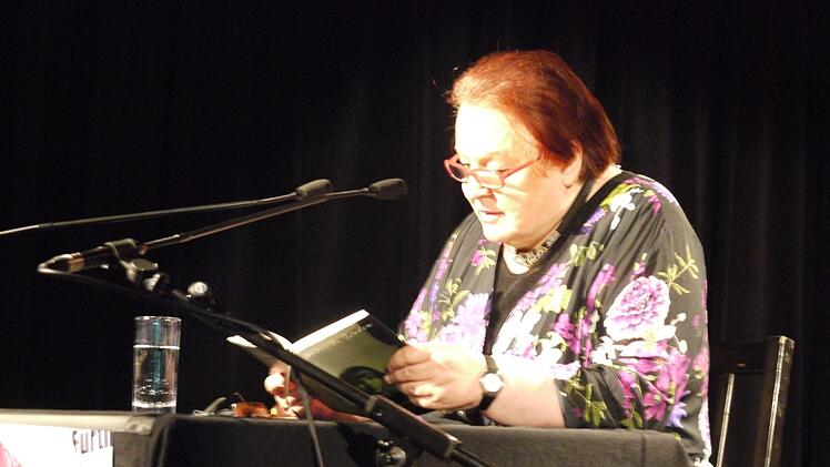 Das Literaturfest in Fürth wurde mit einer Autorenlesung von Natascha Wodin aus ihrem neuen Buch "Irgendwo in diesem Dunkel" eröffnet.                                           Foto: Mike Wuttke