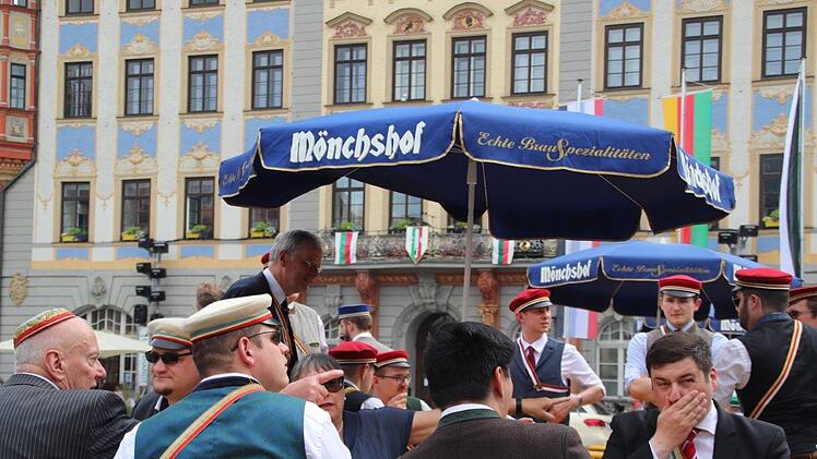 Coburg: Burschenschaftler umgehen Balkon-Verbot mit einem Trick – Grüne Jugend empört