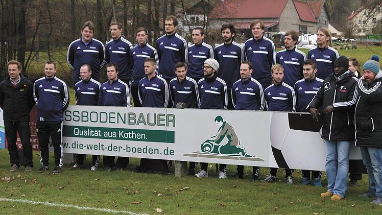 Bilder vom Aufenthalt von Hans Sarpei bei der DJK Kothen.