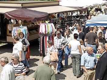 Der Pfingstmarkt in Ebenhausen hat gute Tages gesehen, wie auf diesem Bild aus dem Jahr 2011 zu erkennen ist. Die Zeiten sind vorbei, der gute Besuch auch. Foto: Archiv /tefan Geiger