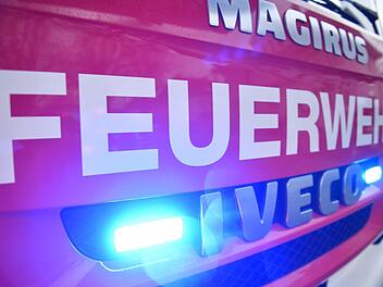 Die Frau konnte sich nicht aus ihrem Auto befreien. Die Feuerwehr kam ihr zu Hilfe, Symbolfoto: Foto:Ronald Rinklef