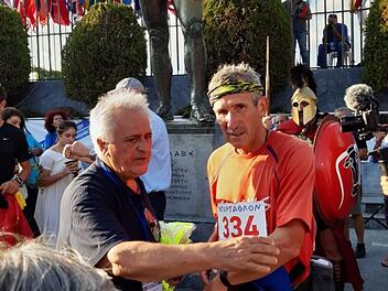 Hubert Karl (rechts) nach dem Zieleinlauf in Sparta Foto: privat