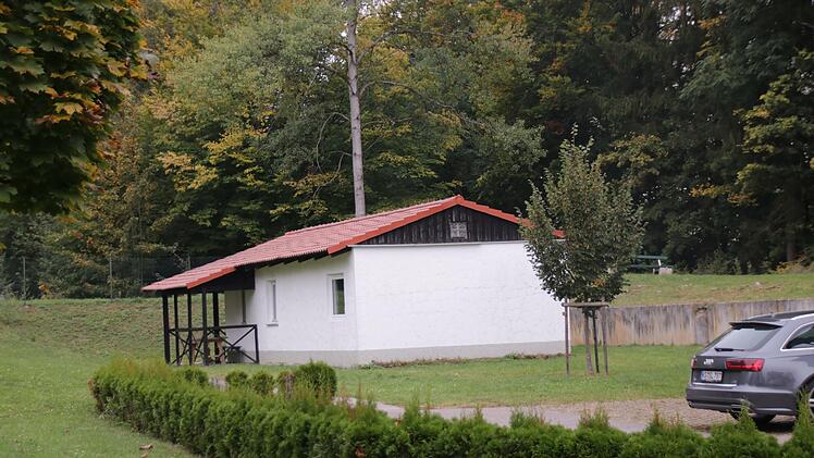 Das Clubhaus wird dem Neubau weichen.