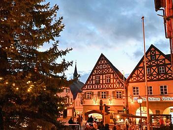 Die Innensstadt von Bad Staffelstein erstrahlt am ersten Adventswochenende in festlichem Glanz.