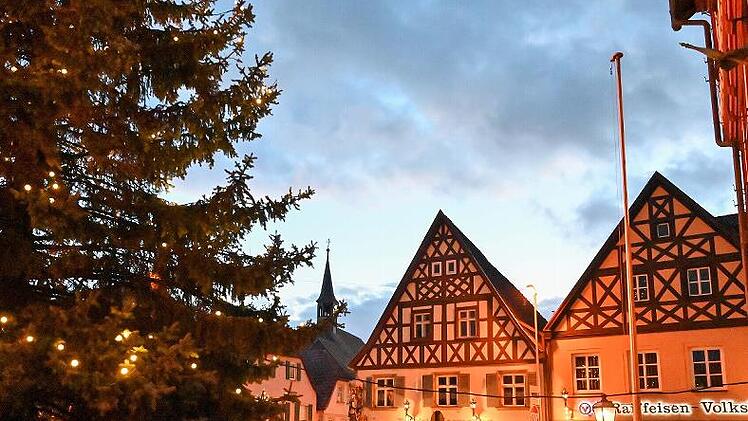 Die Innensstadt von Bad Staffelstein erstrahlt am ersten Adventswochenende in festlichem Glanz.
