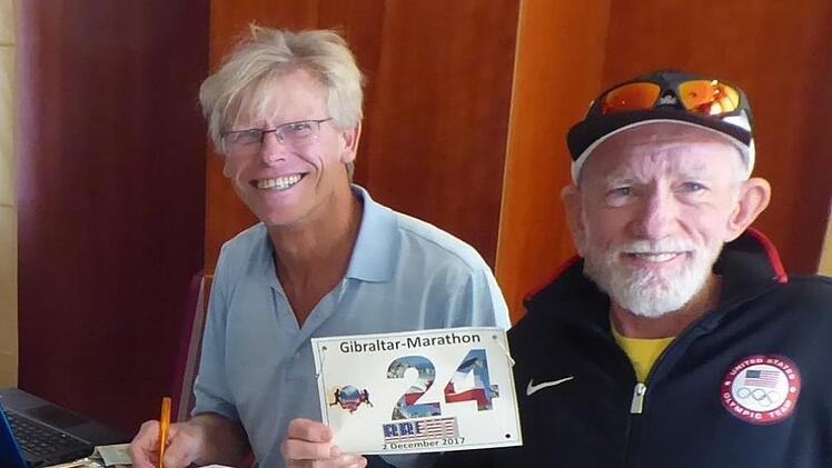 Jürgen Sinthofen (l.) und Weltrekordhalter Brent Weigner  (USA)