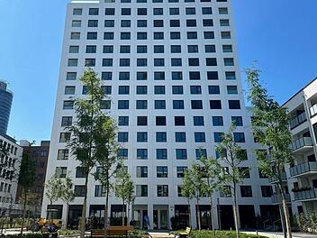 Nürnberg: Mega-Wohnturm und Geschossbau in neuem Stadtviertel fertig - "paar wenige" Wohnungen noch frei Nürnberg: Mega-Wohnturm und Geschossbau in neuem Stadtviertel fertig - "paar wenige" Wohnungen noch frei