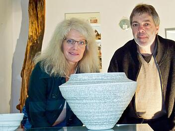 Sigrun Dorrmann und Klaus Wassermann zeigen im Ost-Pavillon im Coburger Hofgarten ab Donnerstag Keramik.Foto: Jochen Berger