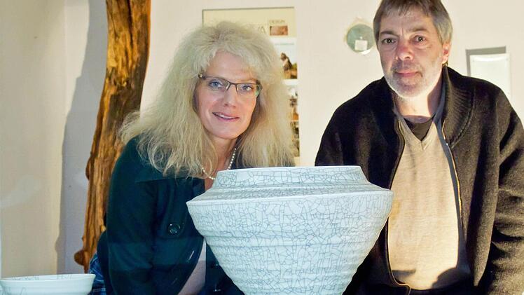 Sigrun Dorrmann und Klaus Wassermann zeigen im Ost-Pavillon im Coburger Hofgarten ab Donnerstag Keramik.Foto: Jochen Berger