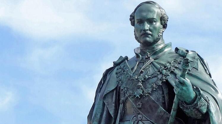 Frisch gereinigt: das Denkmal von Prinz Albert auf dem Coburger Marktplatz, das vor genau 150 Jahren feierlich eingeweiht wurde.Foto: Jochen Berger