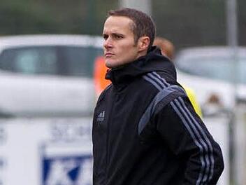 Die skeptische Miene beim Steinberger Trainer Christian Karl war in dieser Saison über weite Strecken unbegründet. Seine Mannschaft liegt nach dem 14. Spieltag auf Platz 4 der Kreisliga 2. Foto: Heinrich Weiß