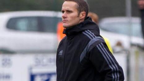 Die skeptische Miene beim Steinberger Trainer Christian Karl war in dieser Saison über weite Strecken unbegründet. Seine Mannschaft liegt nach dem 14. Spieltag auf Platz 4 der Kreisliga 2. Foto: Heinrich Weiß