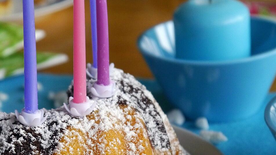 An Geburtstagen immer gern genascht: Marmorkuchen. An Geburtstagen immer gern genascht: Marmorkuchen.
