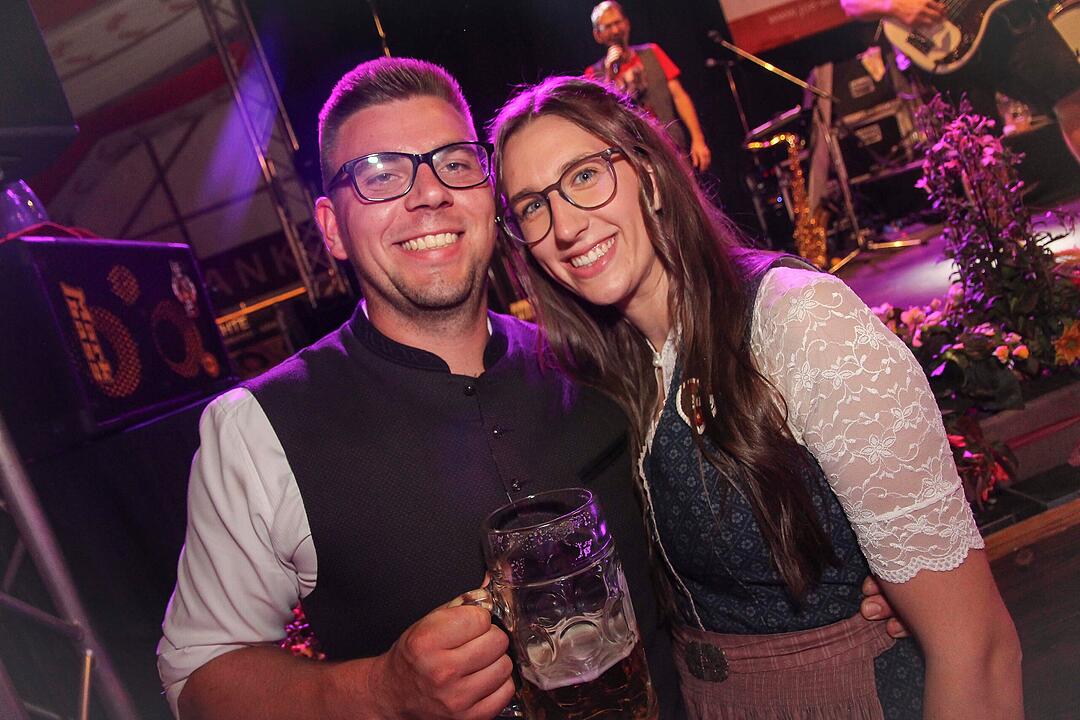 Tanzen, Feiern, Mitsingen &ndash; bayerische Partystimmung bis Mitternacht.