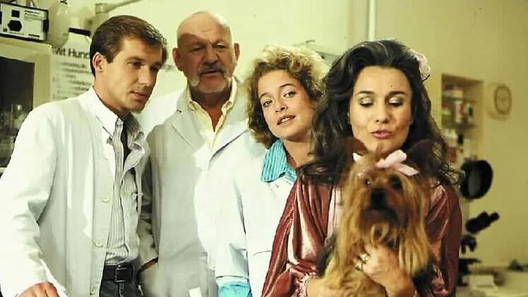Als Dr. Nenner in "Ein Heim f&uuml;r Tiere" (derzeit im Heimatkanal zu sehen) schaffte Michael Lesch (links) seinen Durchbruch.
