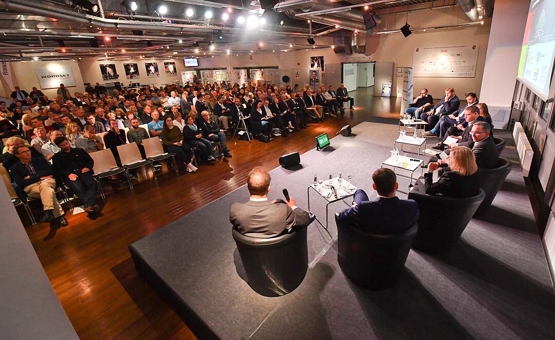 Podiumsdiskussion zur Bundestagswahl in der Brose Arena in Bamberg