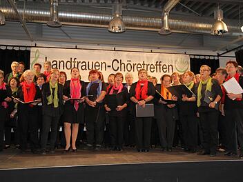 Chöretreffen Landfrauen: Der Landfrauenchor des Landkreises Forchheim bei der musikalischen Begrüßung   Mathias Erlwein