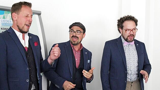 Mit einer Gesangseinlage lockerten Viva Voce die Pressekonferenz auf. Foto: Markus H&auml;ggberg