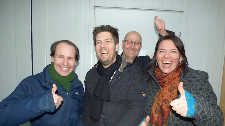 MdL Tim Pargent, der neue Bürgermeister Florian Questel, Manfred  Neumeister und Susanne Bauer vom Kreisvorstand der Grünen    (von links) Foto: Thomas Weichert