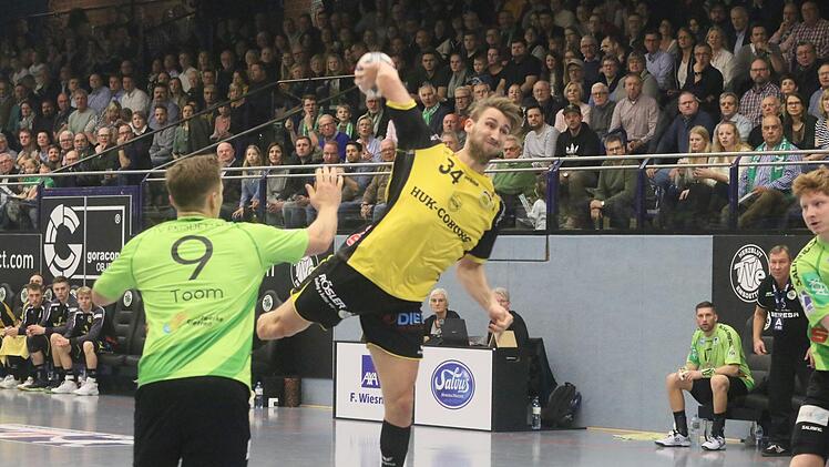 Im ersten Durchgang in Eins-gegen-Eins-Situationen von den Gastgebern kaum zu stoppen, musste nach 35 Minuten allerdings verletzt die Platte verlassen: HSC-Spielmacher Tobias Varvne. Foto: Iris Bilek