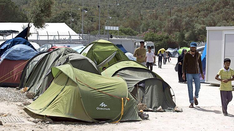 Der Winter steht vor der Tür. Die Initiative "Herzogenaurach packt an" beteiligt sich an einer Sammlung für die Flüchtlinge aus Moria. Die Sammelstelle ist bis zum 1. November im Liebfrauenhaus eingerichtet.  Foto: Archiv