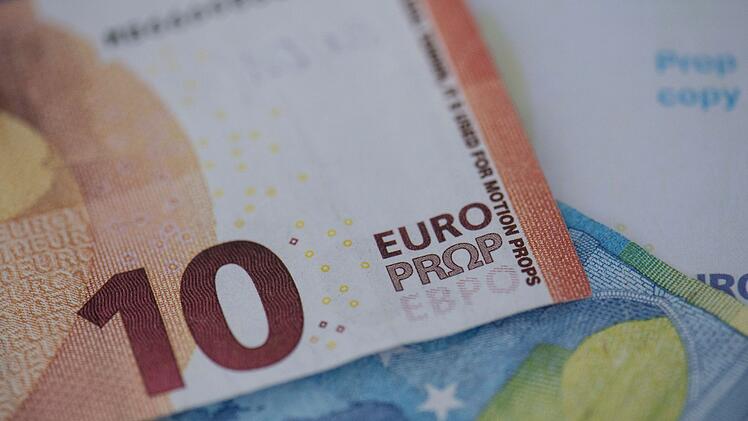 Falschgeld von Faschingswagen in Bayern geklaut - und damit bezahlt