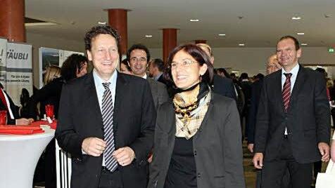 Prominenz beim Rundgang, von der IHK Ulrich Eberhardt, Andreas Engel, Patrizia Leistner-Hofmann und Professor Jürgen Krahl von der Hochschule.