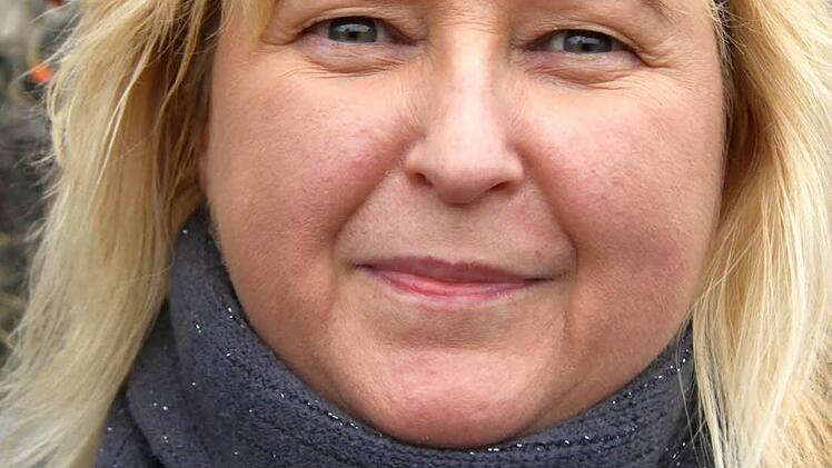 Angela Henning: "Oft treffe ich Bewohner aus der Gemeinschaftsunterkunft beim Einkaufen. Ich habe weder gehört noch gelesen, dass die Kriminalität durch solche Unterkünfte steigt. Die Menschen, die in der Ebersdorfer Unterkunft wohnen, verhalten sich genauso normal wie andere Einwohner. Ich habe noch keinen erlebt, der beispielsweise aggressiv war oder der sonst durch sein Verhalten aufgefallen wäre."