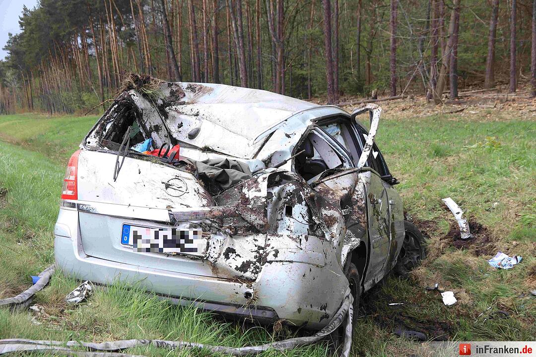 Nürnberg: Auto überschlägt sich mehrmals auf der A3 – Familie verletzt
