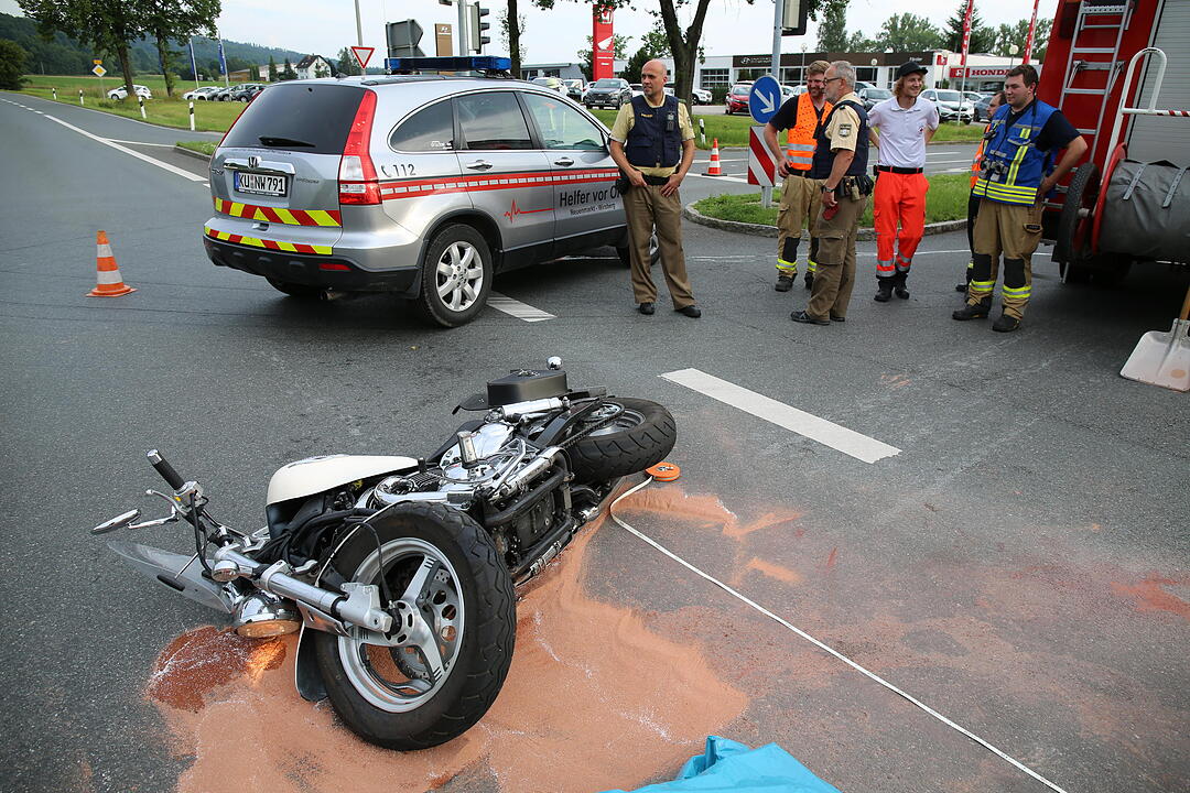 Kreis Kulmbach: Lkw-Fahrer übersieht Motorradfahrerin bei Wirsberg