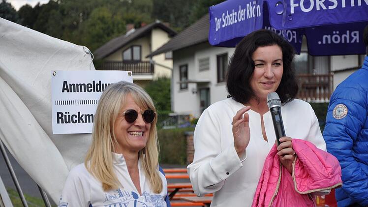 Die radfahrbegeisterte Bundestagsabgeordnete Dorothee Bär war der Einladung von Petra Heurich gefolgt und machte einen Abstecher zur größten Radveranstaltung im Landkreis Bad Kissingen. Foto: Heurich