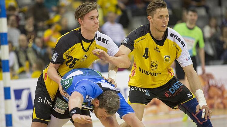 Konzentriert wie im letzten Heimspiel gegen den HC Rhein Vikings müssen Youngster Jakob Knauer (links), Philipp Barsties und Co. auch heute Abend in Essen zu Werke gehen.  Foto: Uwe Gick