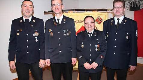 Reinhold Heppt, Franz-Josef Wolf, Marcus Müller und Jürgen Bruckmüller wurden in der Jahreshauptversammlung für 30 und mehr aktive Dienstjahre geehrt.