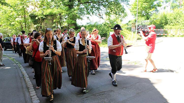 Die Höchstadter Stadtkapelle beim Festzug zum Kellerberg