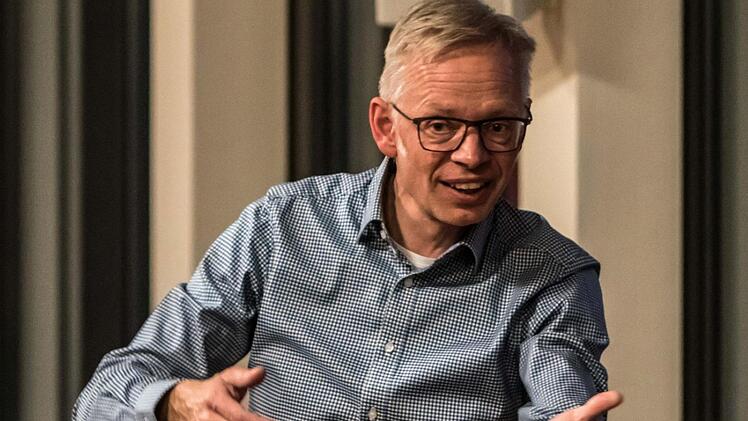 Peter Stenglein bei der Probenarbeit mit dem Coburg Bachchor. Unter seiner Leitung erklingt am Karfreitag das "Stabat Mater" von Antonin Dvorák.Foto: Jochen Berger
