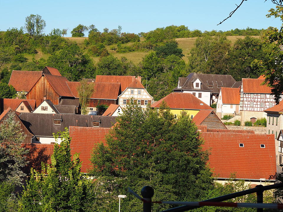 Das verlassene Dorf Bonnland darf bei einer Wanderung durch den Truppenübungsplatz Hammelburg nicht fehlen. Foto: Jürgen Schmitt