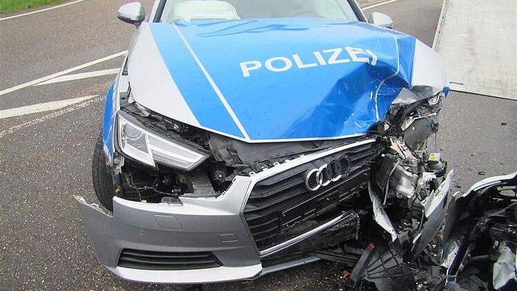 Immer wieder sind Einsatzfahrzeuge in Unfälle verwickelt.