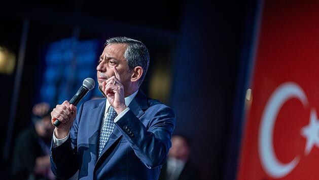 &Ouml;zg&uuml;r &Ouml;zel