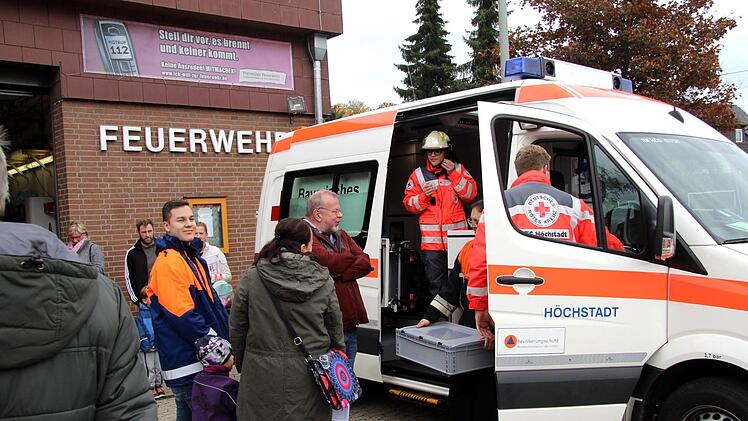 Auch Rettungsdienstleiter Thomas Heideloff interessierte sich für die Aktion.Richard Sänger