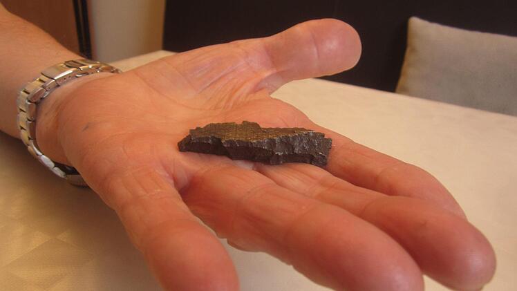 Diesen rund fünf Zentimeter langen Granatsplitter entfernten Ärzte aus Hans Pfadenhauers Oberschenkel.Matthias Einwag