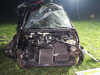 Mit seinem Auto hat sich ein 56-J&auml;hriger im Landkreis F&uuml;rth mehrfach &uuml;berschlagen. Foto: News5/Klein