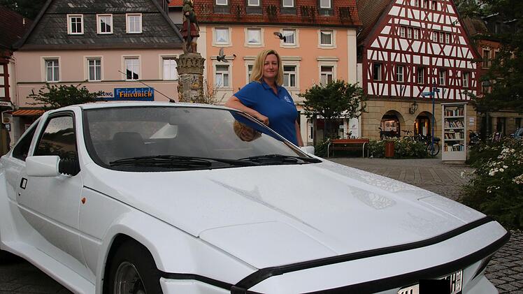 Die Organisatorin der Treffens ist Heike Münch, die ihren Matra am Holzmarkt präsentierte. Foto: Jürgen Gärtner