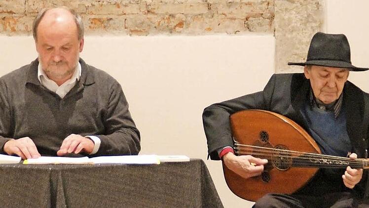 Karl-Heinz Heppt (l.) und Chris Karrer bereiteten ihren Zuhörern am Samstagabend einen intellektuellen Ohrenschmaus. Foto: Marielle Dörrschmidt